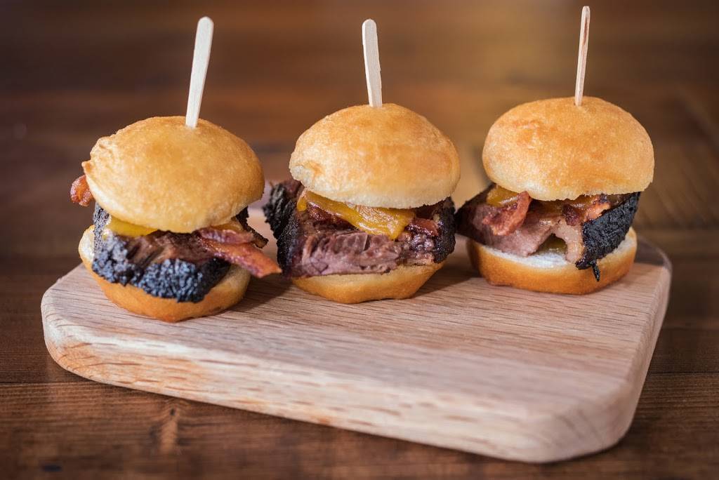 Tin Roof | restaurant | 3921 Shelbyville Rd, Louisville, KY 40207, USA | 5028951914 OR +1 502-895-1914