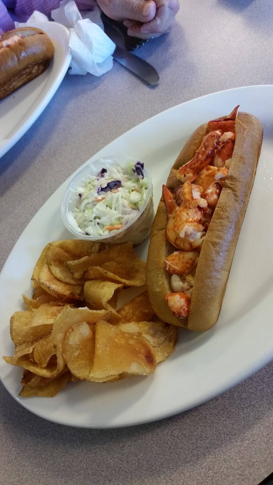 Hollands Maine Attraction | restaurant | 154 Mashapaug Rd, Holland, MA 01521, USA | 4132456043 OR +1 413-245-6043