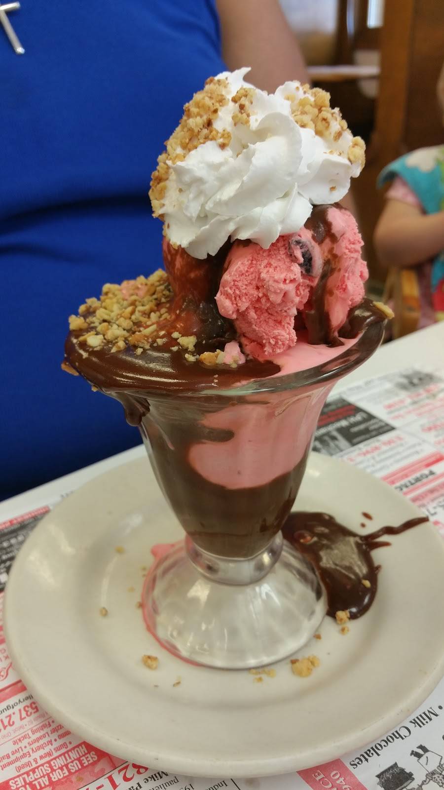 Heggys Confectionery | restaurant | 1306 W State St, Alliance, OH 44601, USA | 3308212051 OR +1 330-821-2051