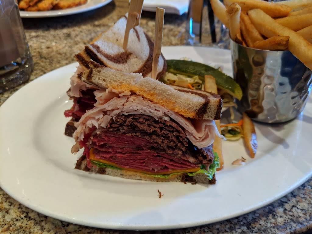 The Pickle Barrel | restaurant | 1 Bass Pro Mills Dr, Concord, ON L4K 5W4, Canada | 9056692524 OR +1 905-669-2524