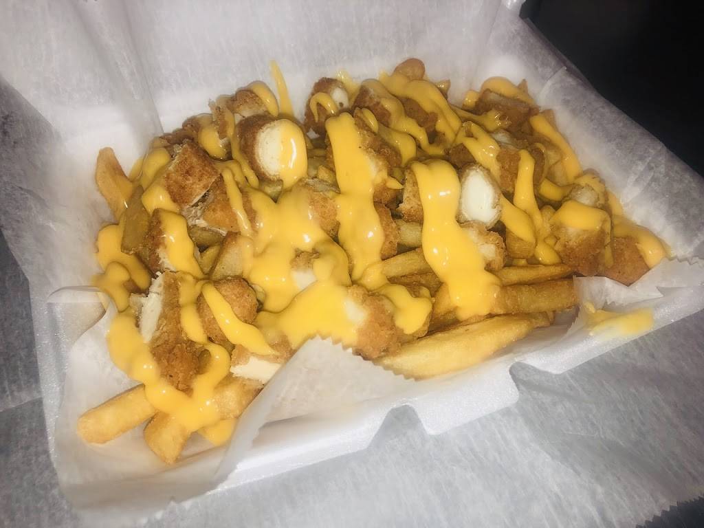 FIREHOUSE HOTDOGS | restaurant | 2000, 39 Putnam Pike, Johnston, RI 02919, USA | 4012319749 OR +1 401-231-9749