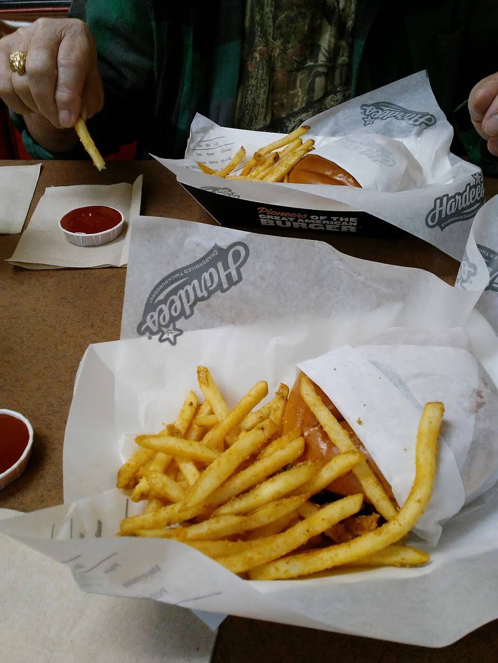 Hardees | restaurant | 904 E Main St, Westminster, SC 29693, USA | 8646476937 OR +1 864-647-6937