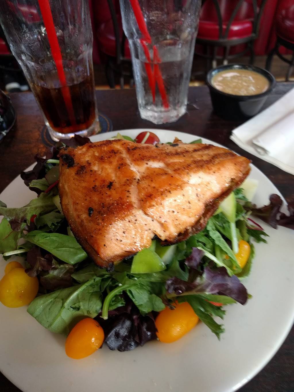 Roccos Tavern | restaurant | 3843 Main St, Culver City, CA 90232, USA | 3105595500 OR +1 310-559-5500