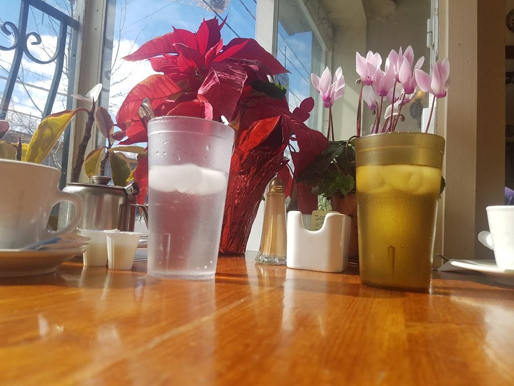 Kings Diner | restaurant | 906 Kingston Rd, Toronto, ON M4E 1S5, Canada | 6473493016 OR +1 647-349-3016