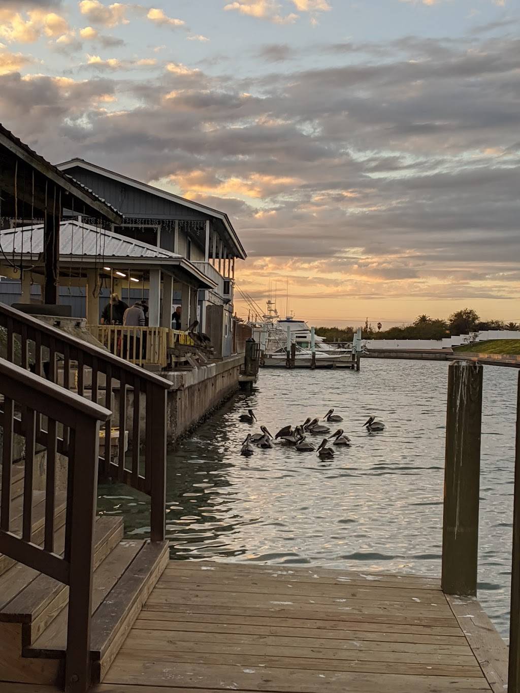 Mickeys Bar and Grill | restaurant | 430 Ransom Rd, Aransas Pass, TX 78336, USA | 3617581562 OR +1 361-758-1562