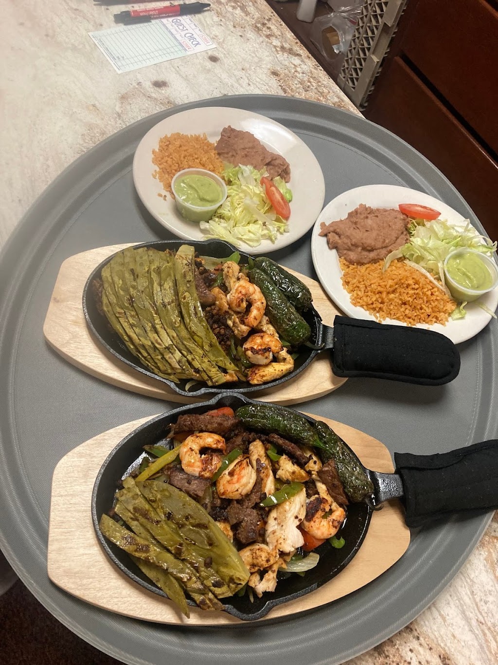 Los Sombreros Grill Restaurant | restaurant | 111 4th St, Baraboo, WI 53913, USA | 6084482858 OR +1 608-448-2858