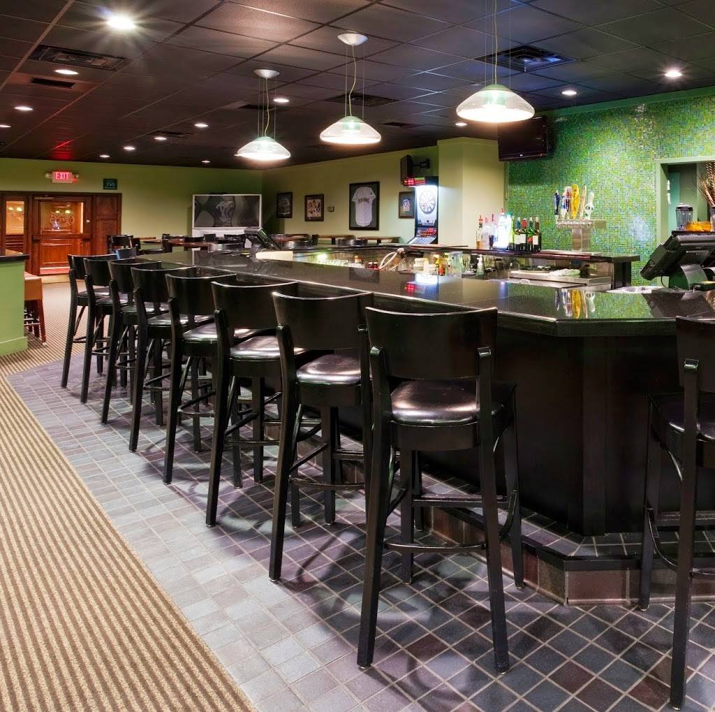 Fan Club | restaurant | 123 E Wisconsin Ave, Neenah, WI 54956, USA | 9207258441 OR +1 920-725-8441