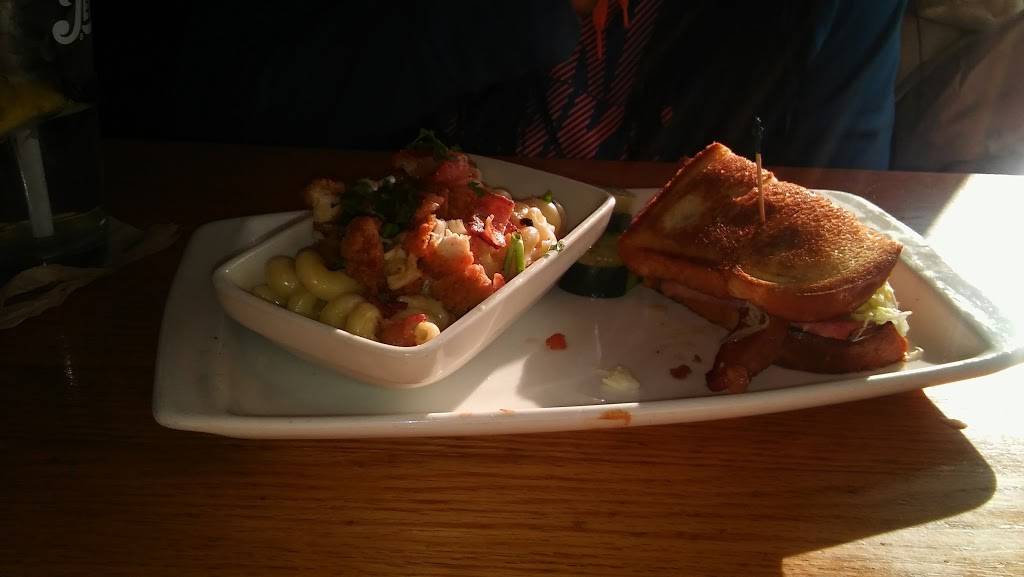 Applebees Grill + Bar | restaurant | 3000 Dial Dr, Council Bluffs, IA 51501, USA | 7123661250 OR +1 712-366-1250