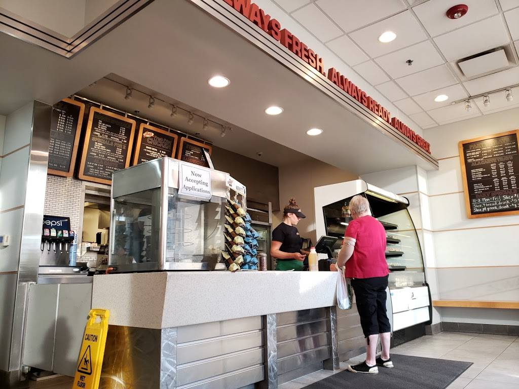 Guss Carry Out | meal takeaway | 10590 Highland Rd, Hartland, MI 48353, USA | 8106326158 OR +1 810-632-6158