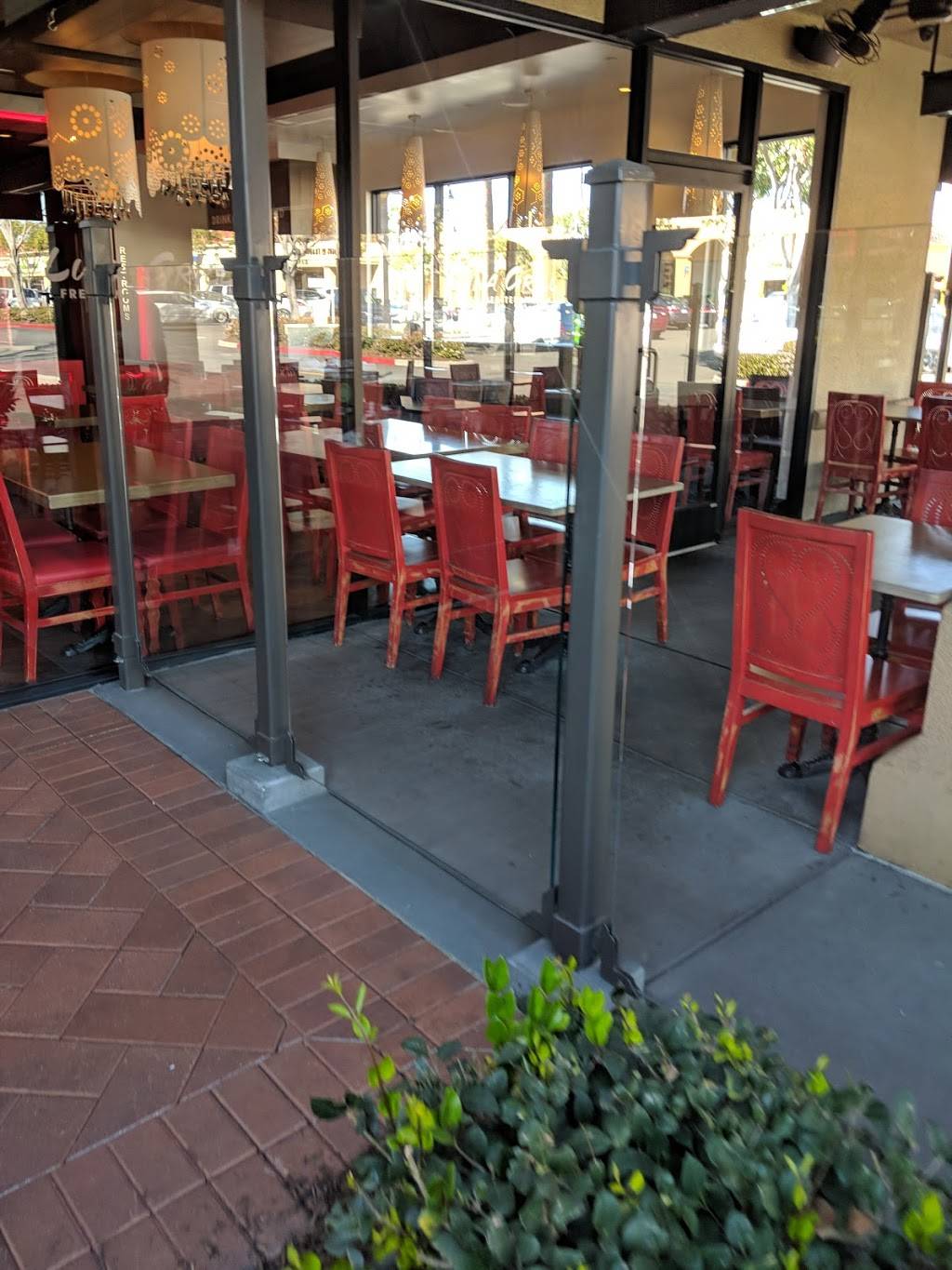 Luna Grill | restaurant | 3965 Alton Pkwy, Irvine, CA 92606, USA | 9496545862 OR +1 949-654-5862