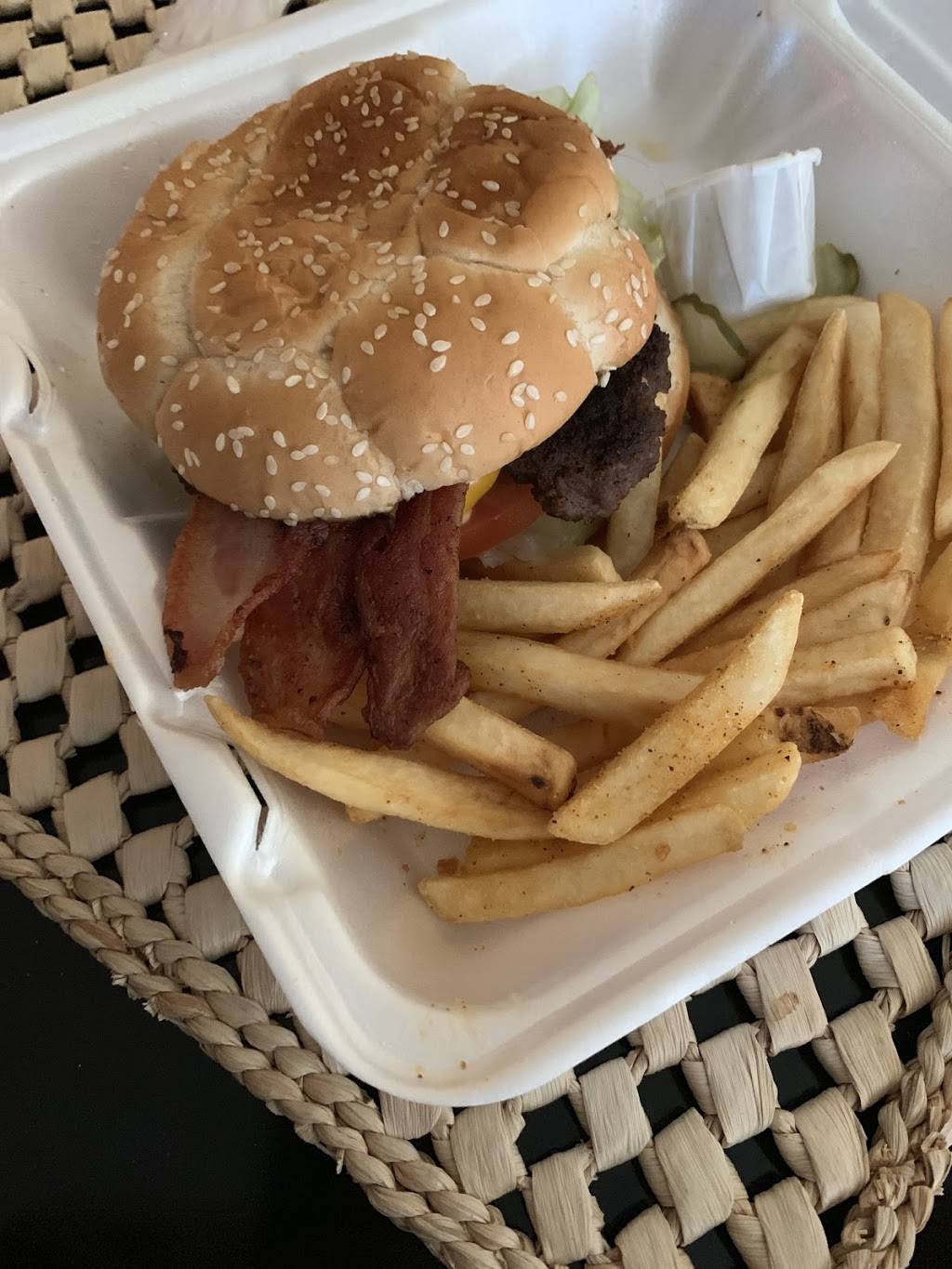 Js Hideaway Family Diner | restaurant | 2635 Diamond St, Rosamond, CA 93560, USA | 6612214529 OR +1 661-221-4529