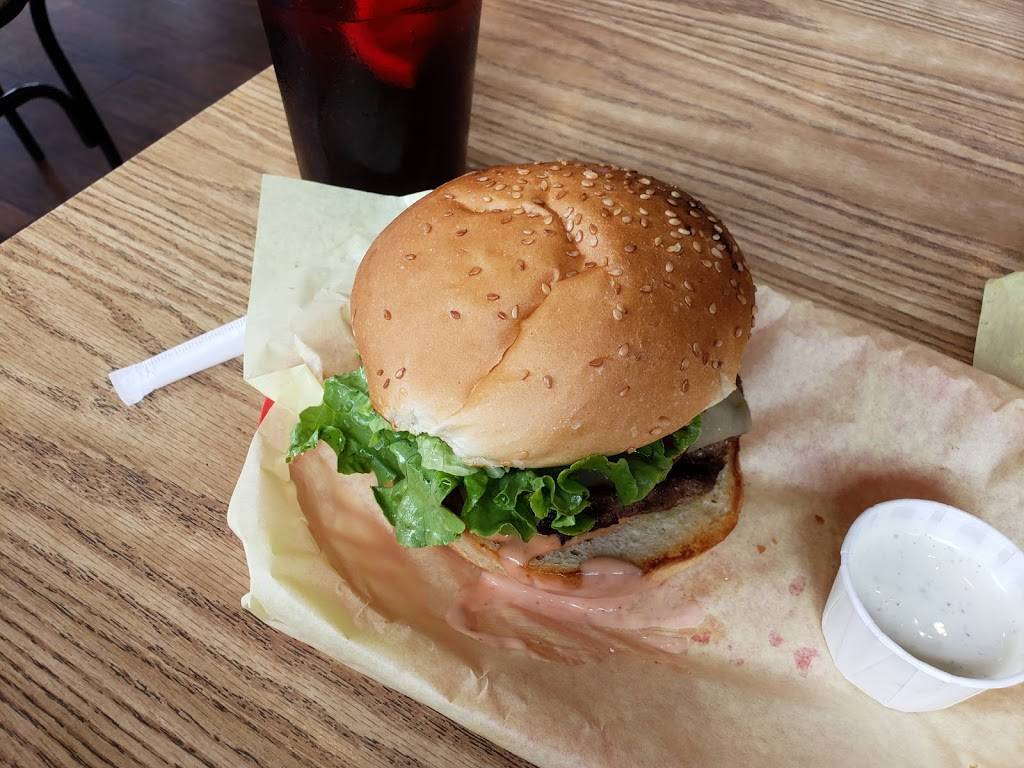 Sylvesters Burgers | restaurant | 6455 El Camino Real, Atascadero, CA 93422, USA | 8054667591 OR +1 805-466-7591