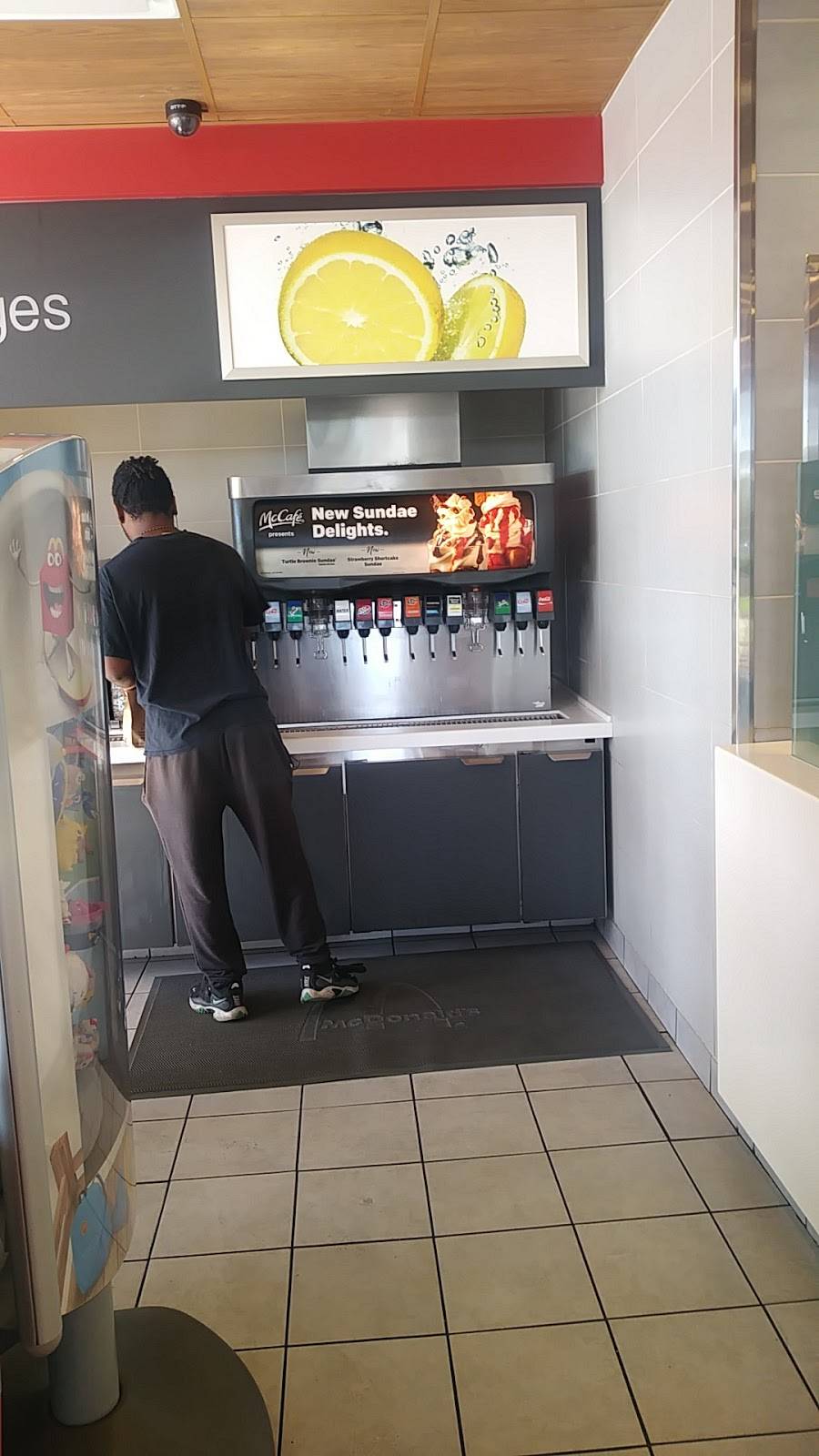 McDonalds | cafe | 5107 S John Young Pkwy, Orlando, FL 32839, USA | 4078515699 OR +1 407-851-5699