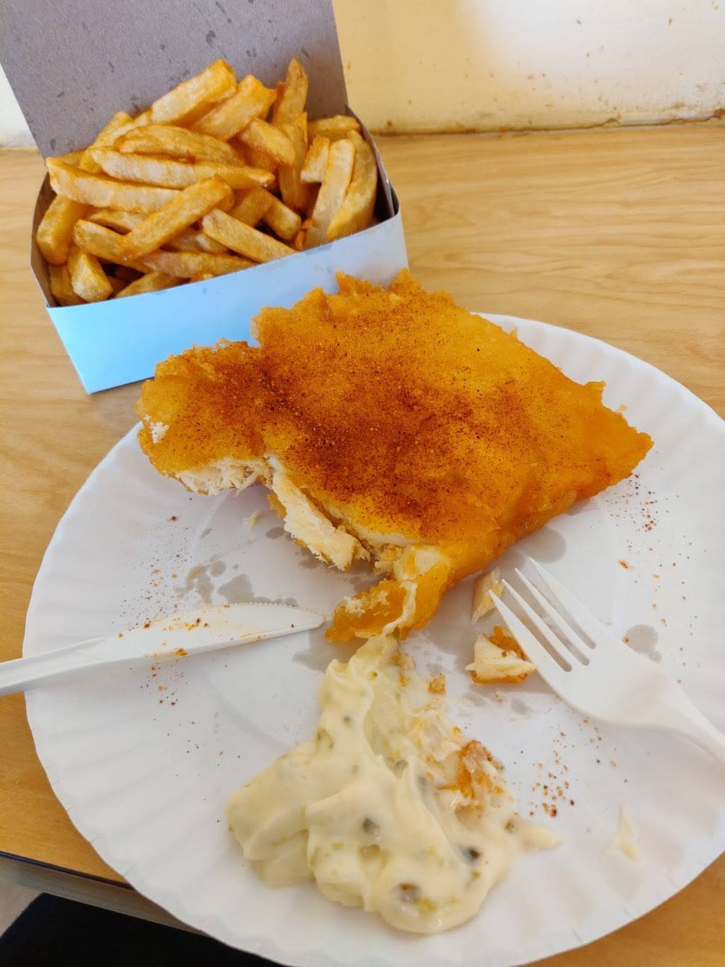 Henrys Fish & Chips | restaurant | 833 Westlock Rd, Mississauga, ON L5C 1K7, Canada | 9052771250 OR +1 905-277-1250