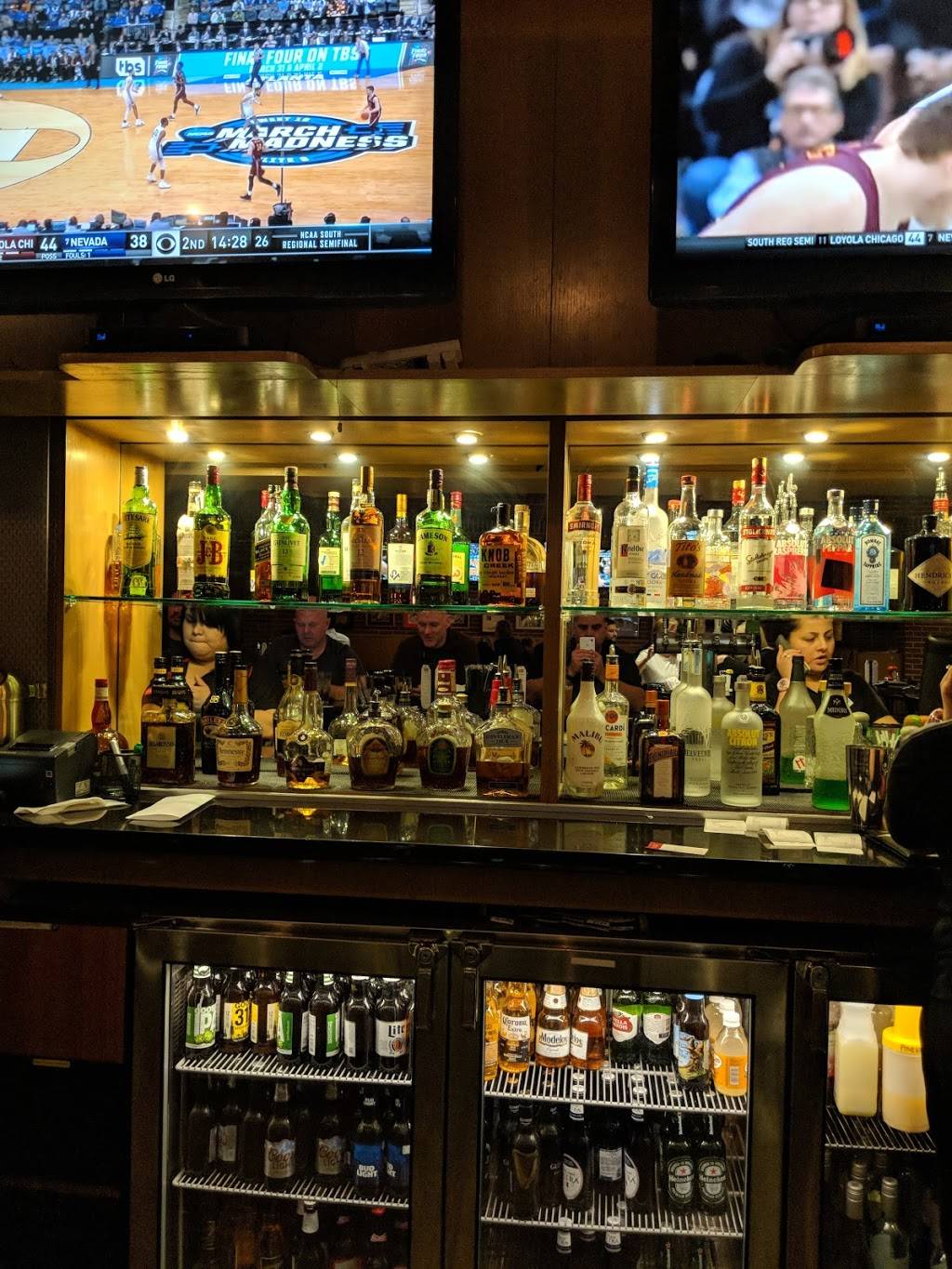 Coaches Sports Bar & Grill | restaurant | 6624 S Cicero Ave, Chicago, IL 60638, USA | 7083257050 OR +1 708-325-7050