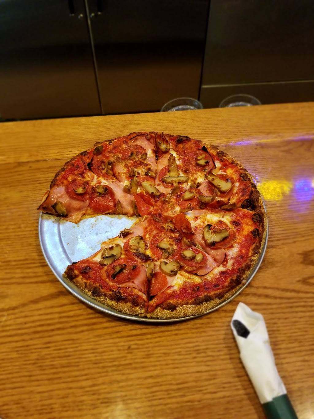 Frankie Vs Pizzeria | restaurant | 1420 28th St SW, Wyoming, MI 49509, USA | 6165328998 OR +1 616-532-8998