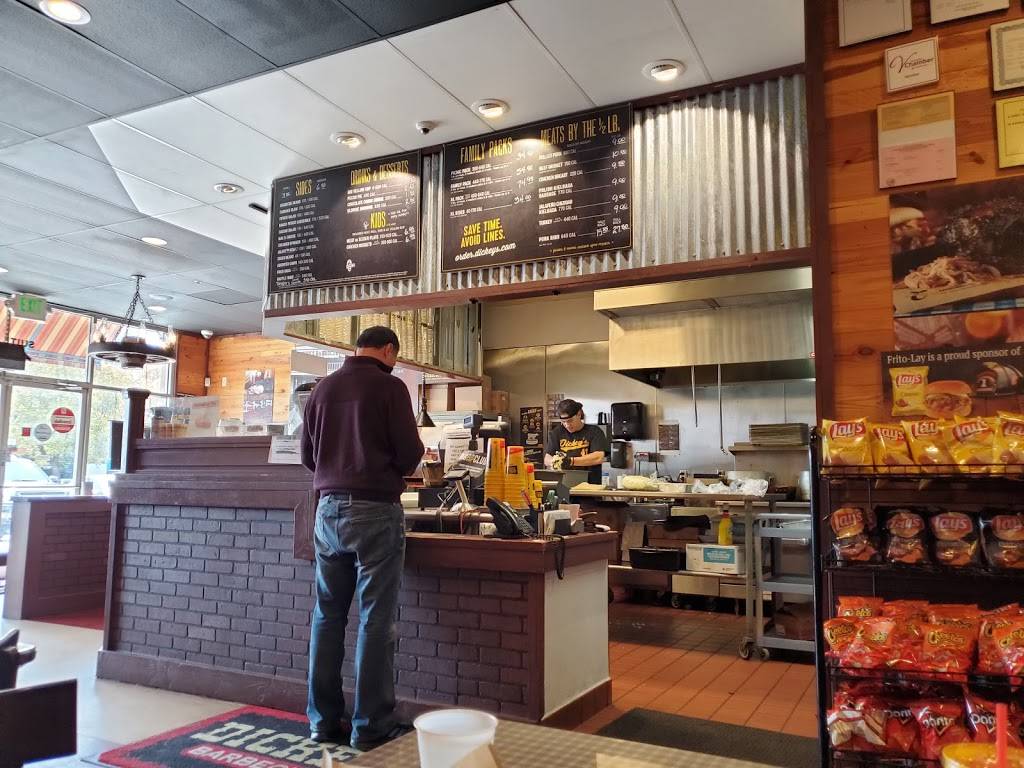 Dickeys Barbecue Pit | restaurant | 150 Nut Tree Pkwy, Vacaville, CA 95687, USA | 7074501810 OR +1 707-450-1810