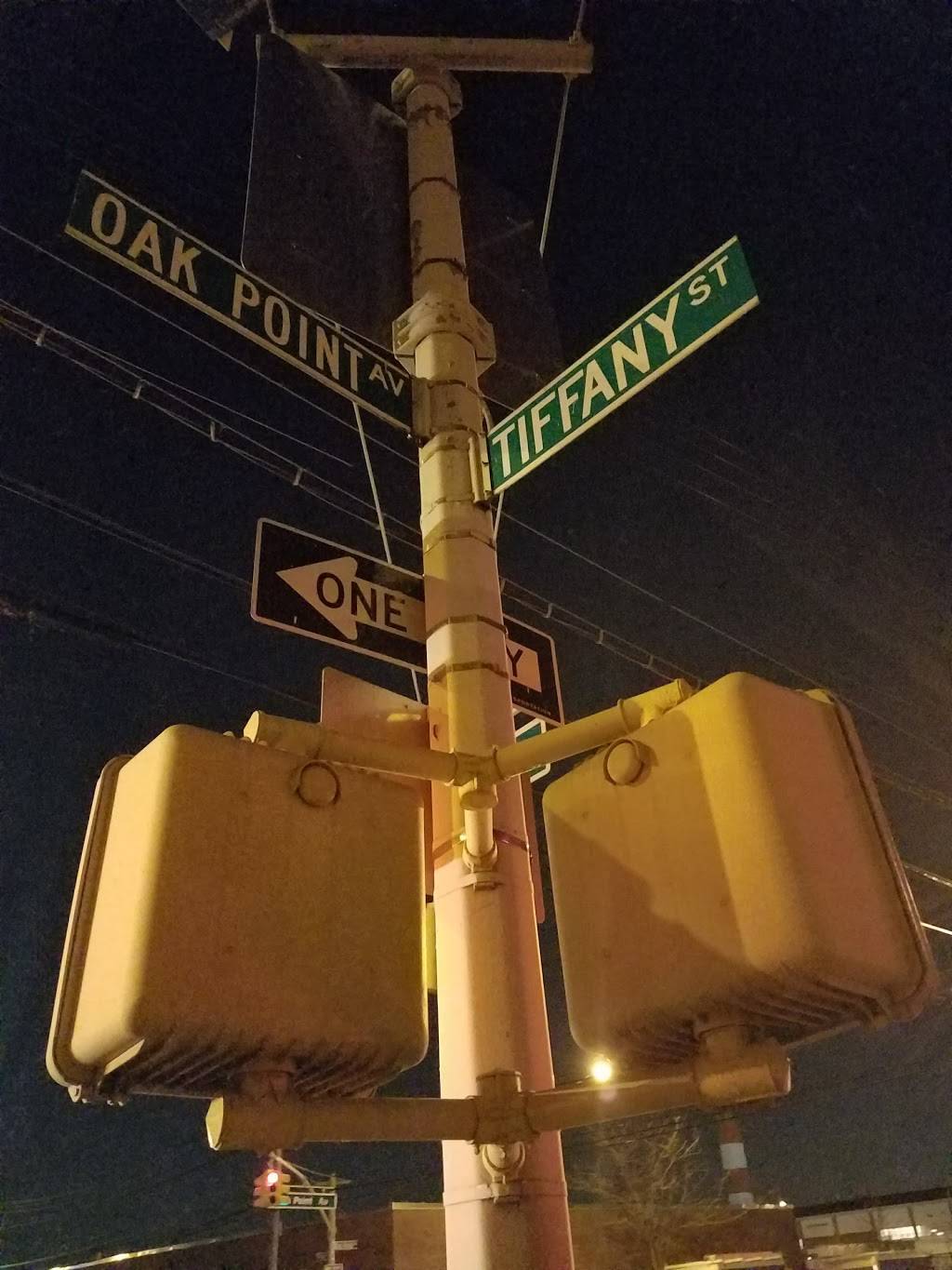 Delfini | restaurant | 500 Tiffany St, Bronx, NY 10474, USA | 7189911337 OR +1 718-991-1337