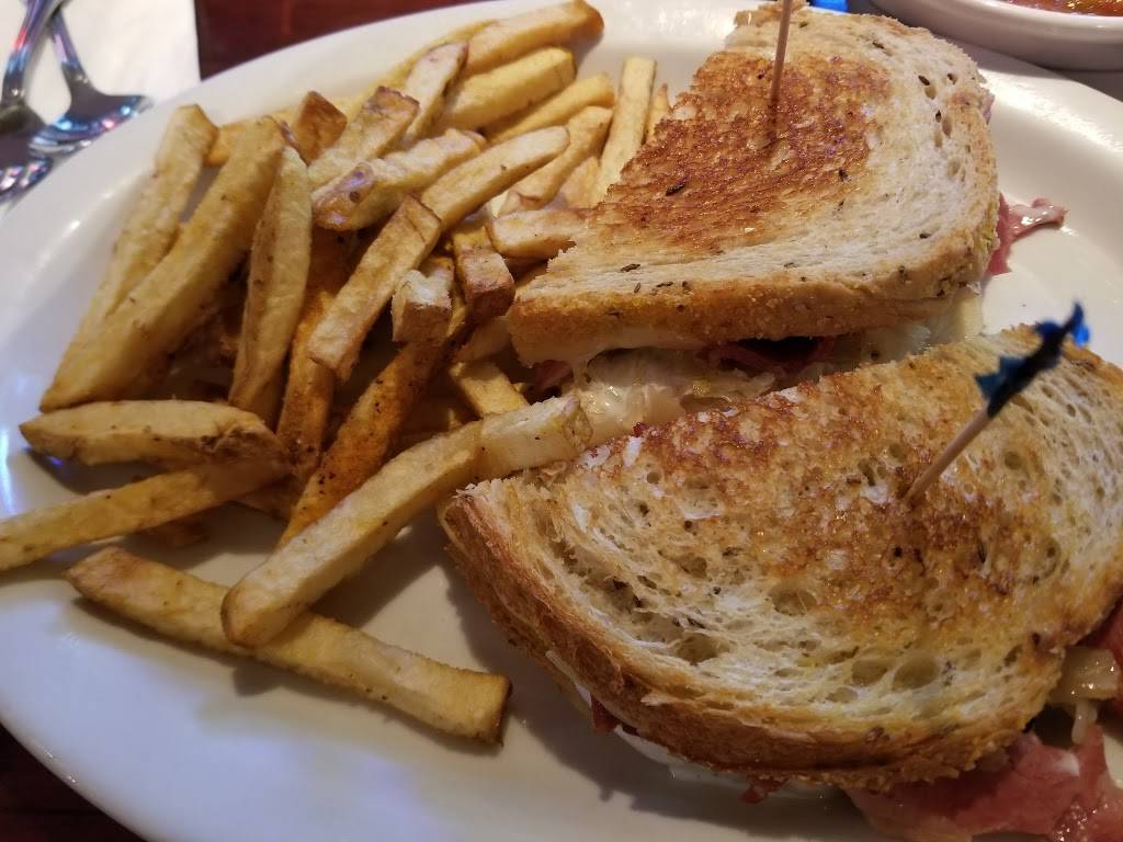 The Englander Sports Pub & Restaurant | restaurant | 101 Parrott St, San Leandro, CA 94577, USA | 5103573571 OR +1 510-357-3571