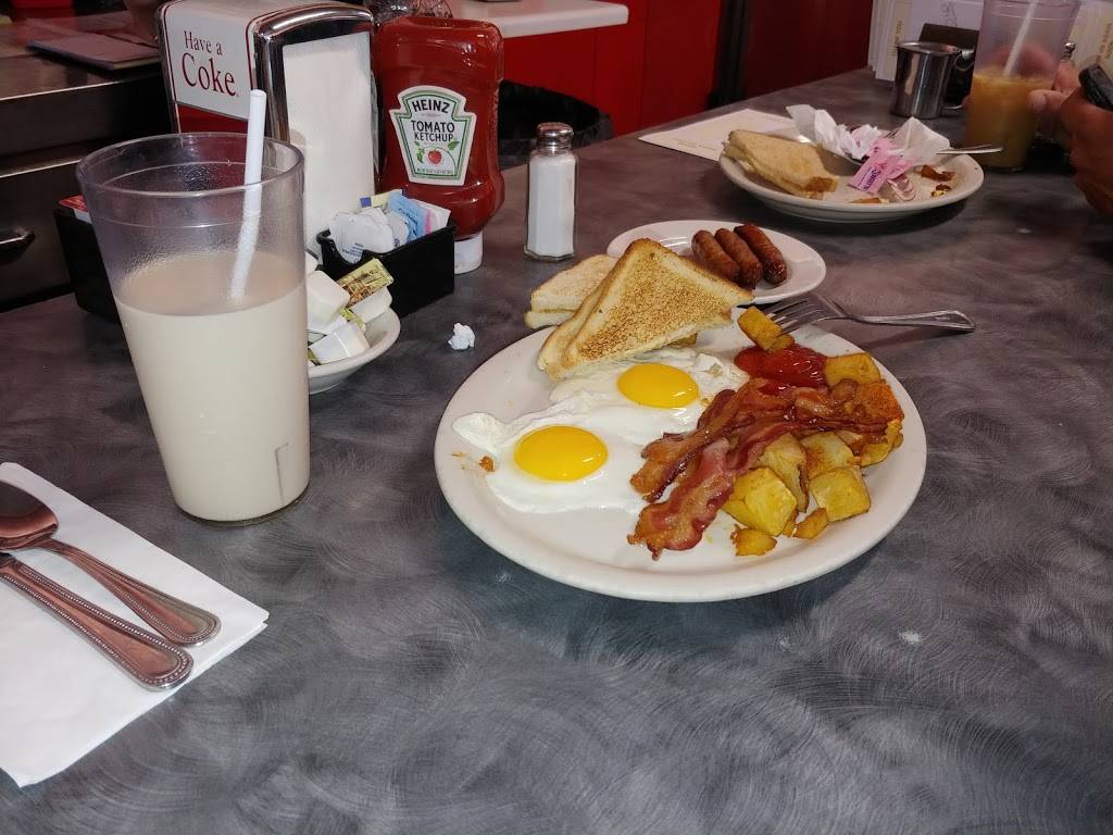 Jakes Diner | restaurant | 102 Alden Rd, Fairhaven, MA 02719, USA | 5089965253 OR +1 508-996-5253