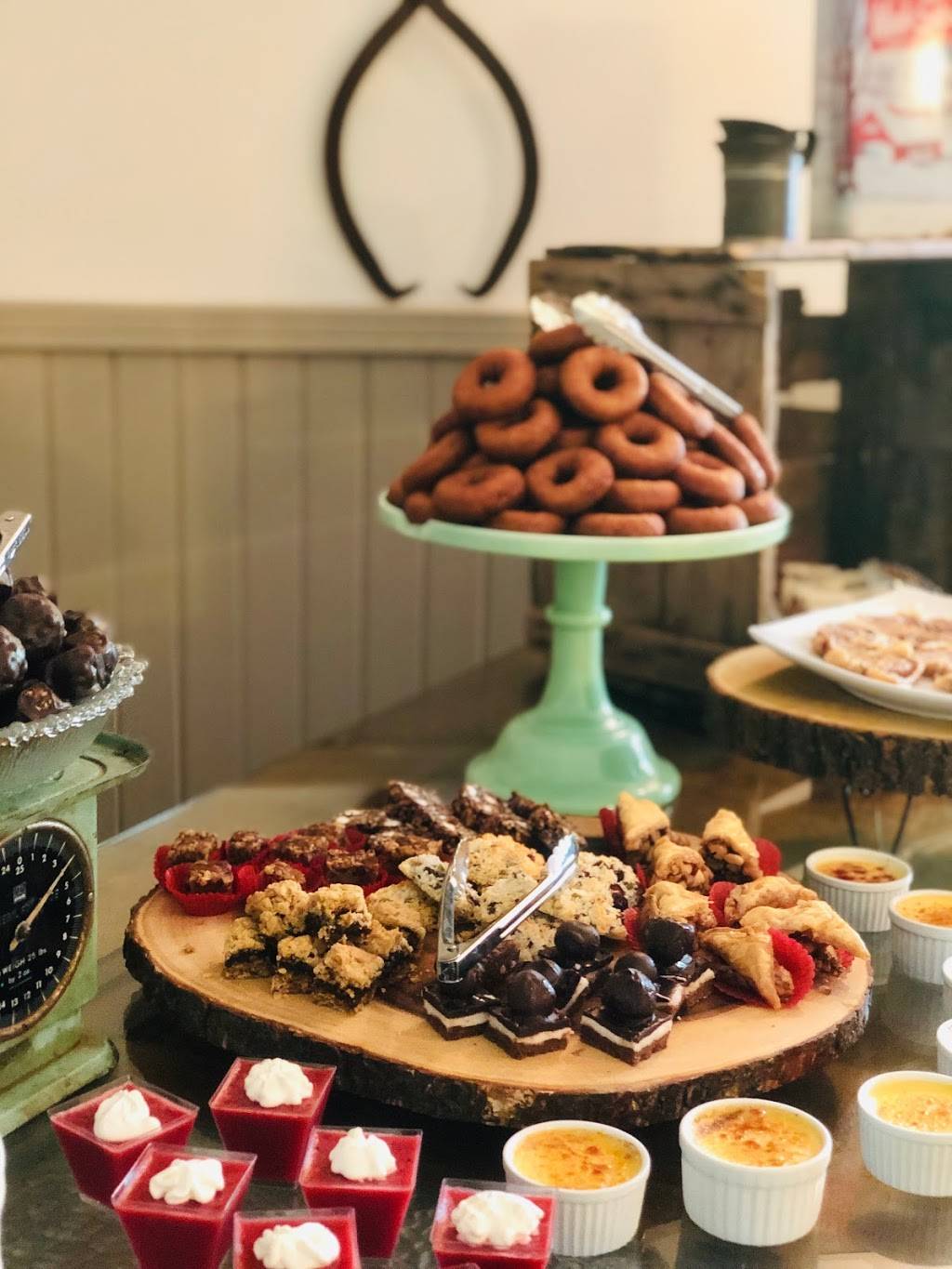 Erablière Bernard Mets cuisinés & Réceptions | restaurant | 1268 Rue Denison O, Granby, QC J2J 0L8, Canada | 4503755238 OR +1 450-375-5238