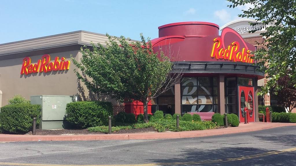 Red Robin Gourmet Burgers and Brews | restaurant | 12300 Jefferson Ave Ste 104, Newport News, VA 23602, USA | 7578828959 OR +1 757-882-8959