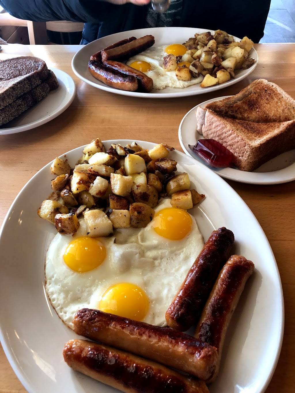 Sunset Grill | restaurant | 1123 Lodestar Rd, North York, ON M3J 0G9, Canada | 4166363447 OR +1 416-636-3447