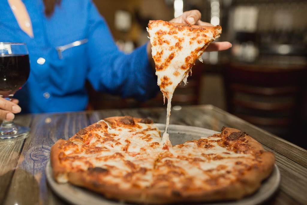 Gios Flying Pizza & Pasta | restaurant | 650 Farm to Market 517 Rd W, Dickinson, TX 77539, USA | 2813370107 OR +1 281-337-0107