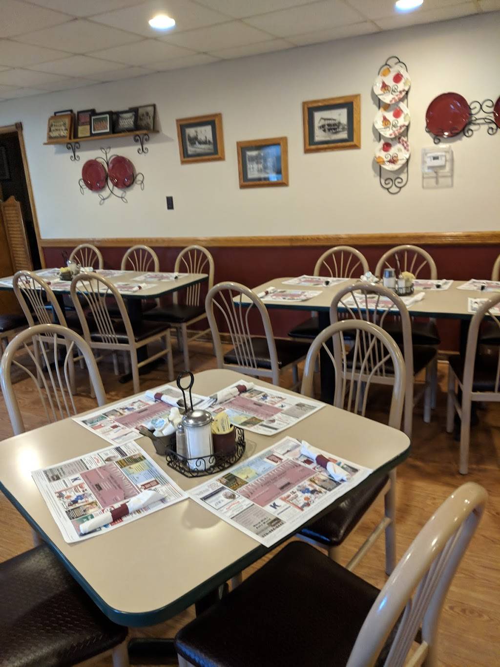 Station House | restaurant | 44 Montgomery St, Montgomery, PA 17752, USA | 5705472283 OR +1 570-547-2283