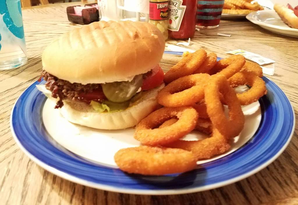 Harveys Pirate Drive-In | restaurant | 111 2nd St, South Pittsburg, TN 37380, USA | 4238377763 OR +1 423-837-7763