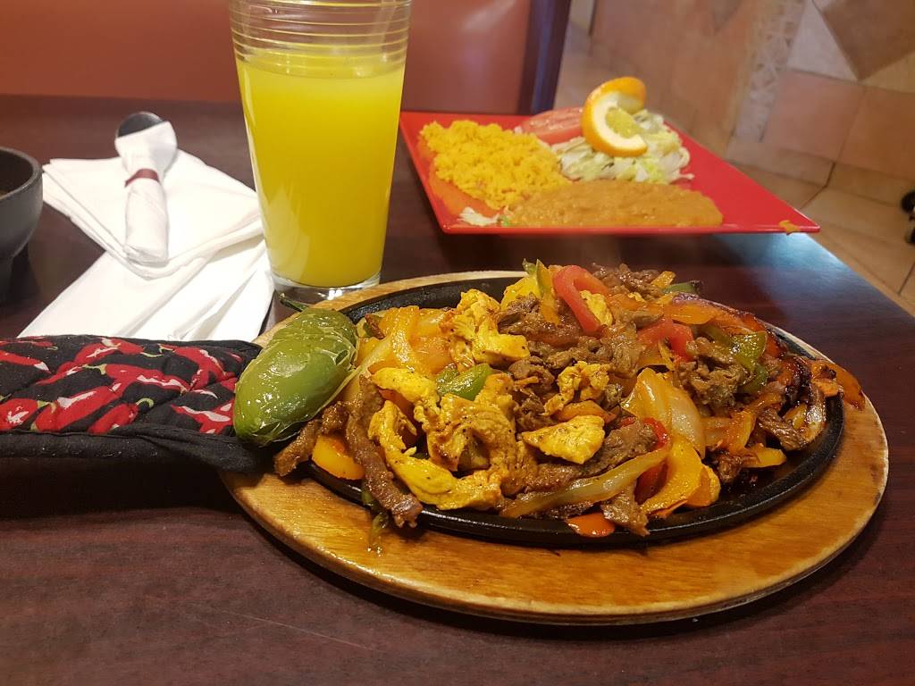 Rancho Nuevo | restaurant | 234 N Cedar Lake Rd, Round Lake, IL 60073, USA | 8475466009 OR +1 847-546-6009