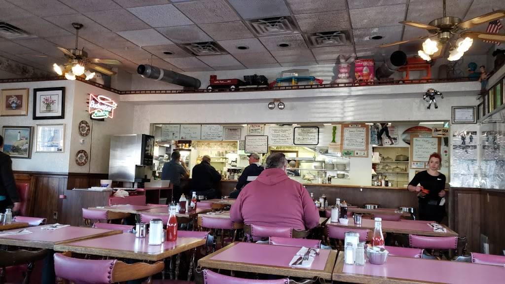 Simon Says Family Restaurant | restaurant | 94 Lawton St, Taunton, MA 02780, USA | 5088236708 OR +1 508-823-6708