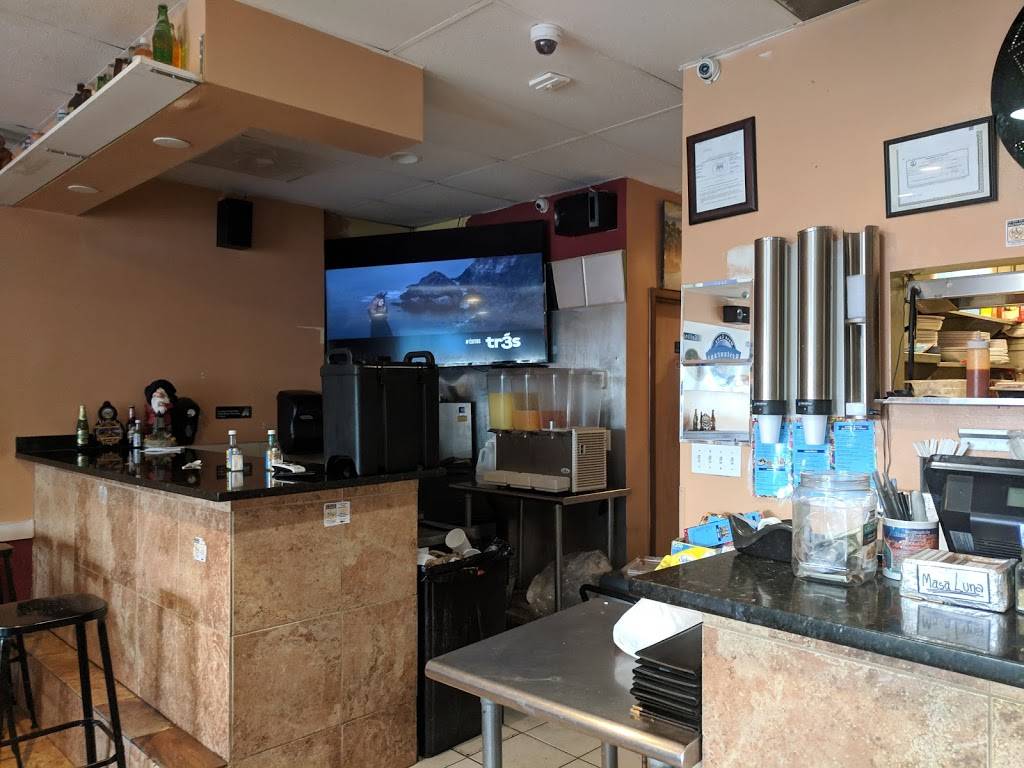 Masa Luna | restaurant | 209 E Holly Ave, Sterling, VA 20164, USA | 7034447333 OR +1 703-444-7333