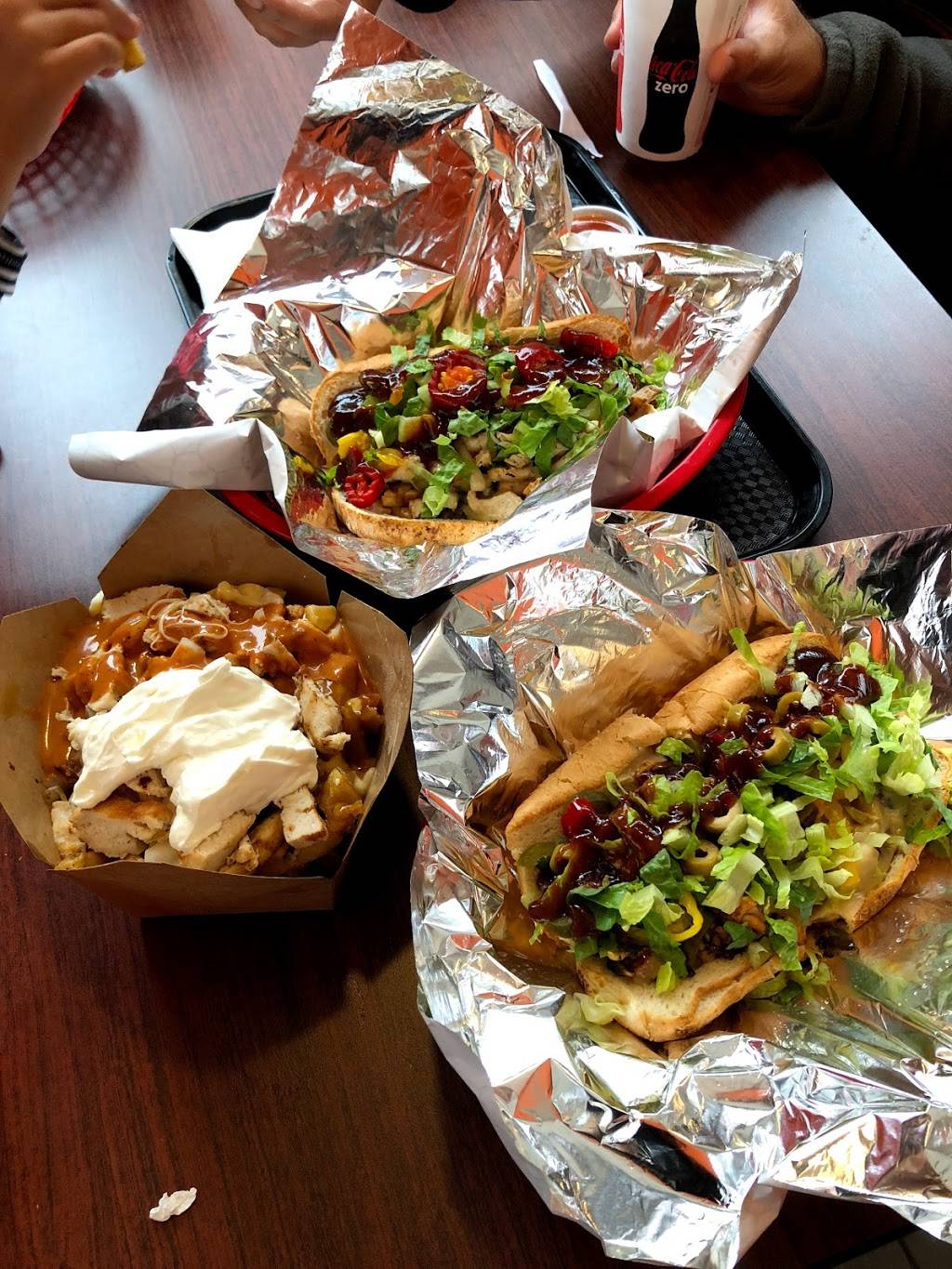 Philthy Phillys | restaurant | 710 Taunton Rd E, Whitby, ON L1R 0K1, Canada | 9056556000 OR +1 905-655-6000