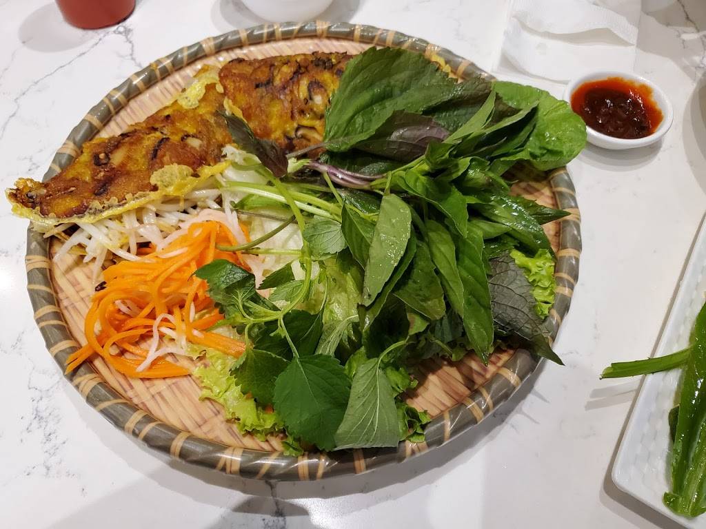 Pho Black Bull | restaurant | 888 Dundas St E, Mississauga, ON L4Y 4G6, Canada | 9052079999 OR +1 905-207-9999