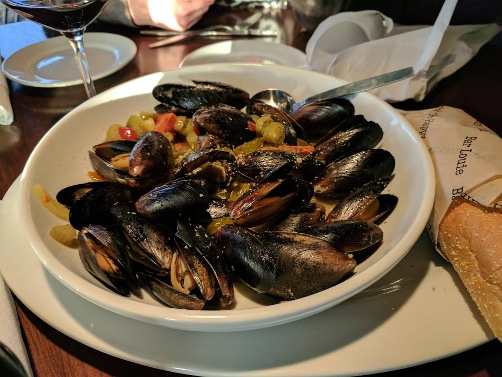 Bar Louie | night club | 935 Jefferson Rd, Rochester, NY 14623, USA | 5854173610 OR +1 585-417-3610