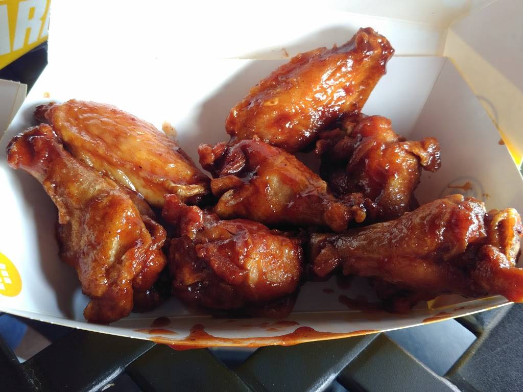 Buffalo Wild Wings | meal takeaway | 2690 Tittabawassee Rd, Saginaw, MI 48604, USA | 9894015300 OR +1 989-401-5300