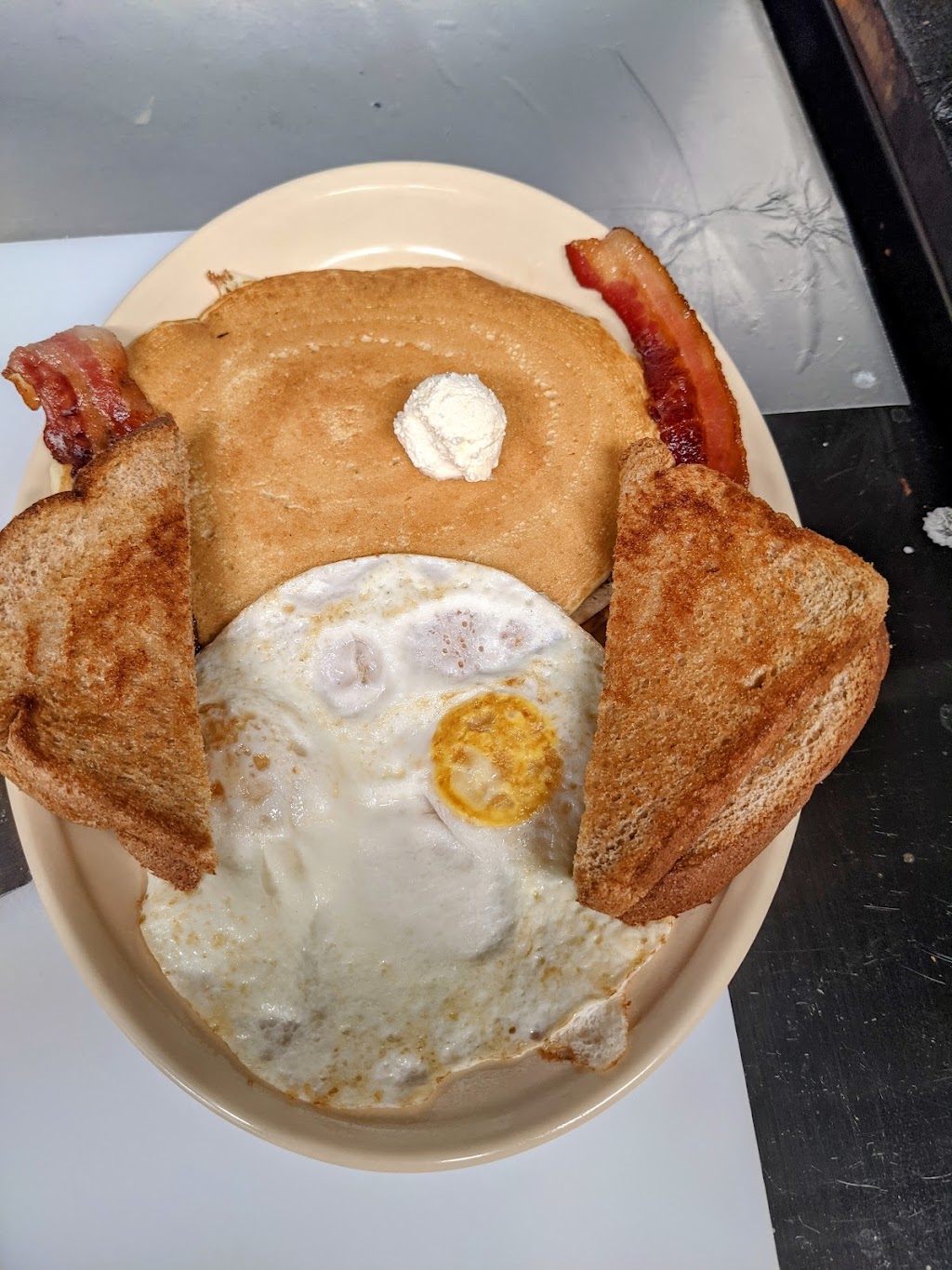 El Chapulin Mexican Restaurant | restaurant | 3351 N Broadway Ave, Wichita, KS 67219, USA | 3162014955 OR +1 316-201-4955