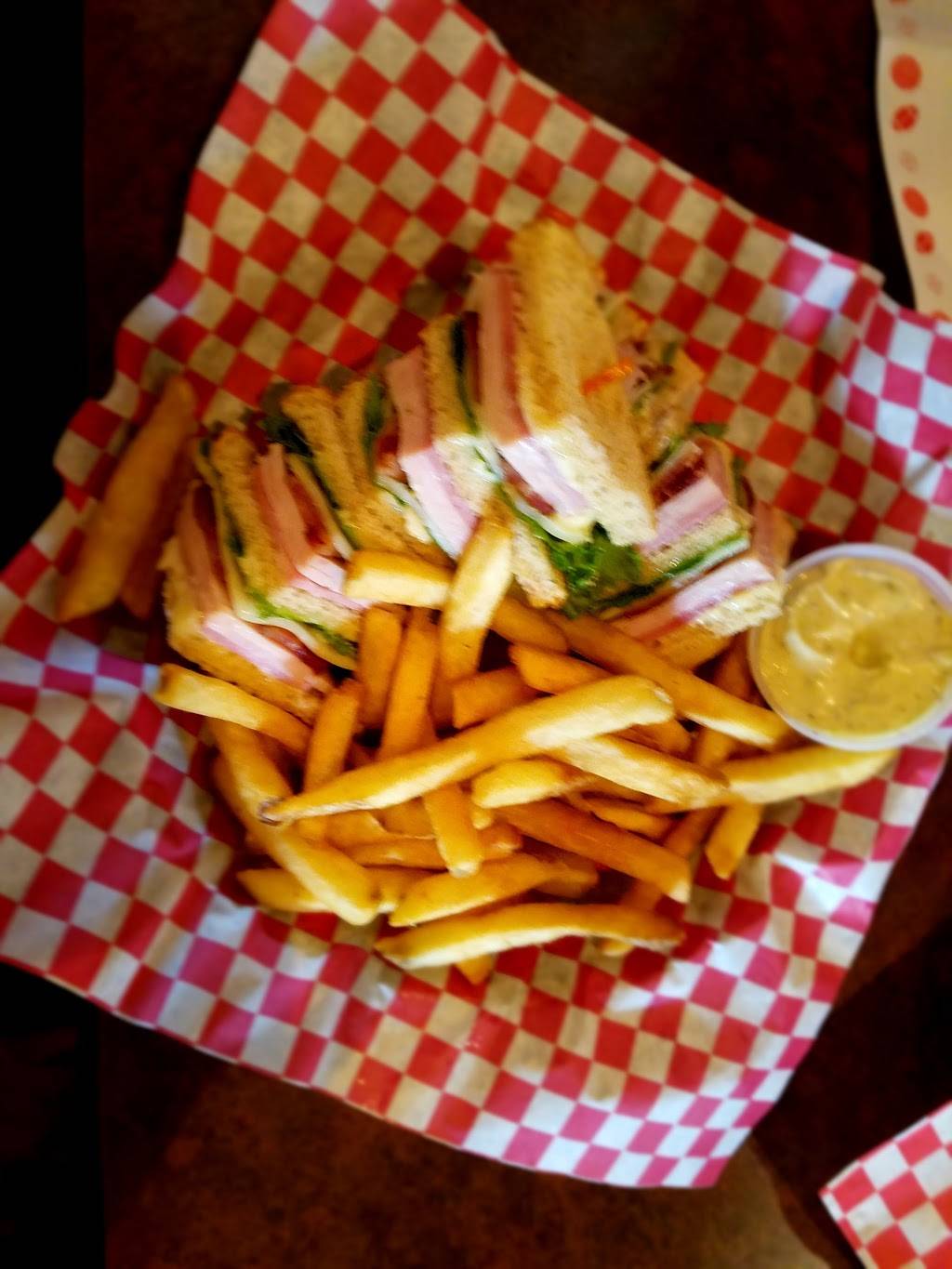 Grubs Uptown | restaurant | 3467 N Shiloh Dr, Fayetteville, AR 72703, USA | 4795824782 OR +1 479-582-4782