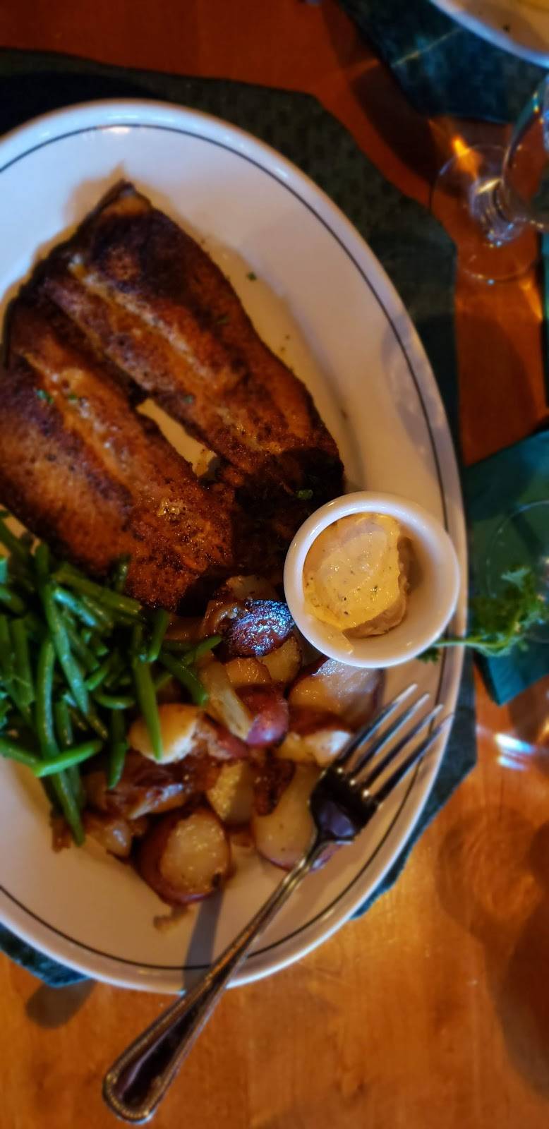 Rainbow Grille & Tavern | restaurant | 609 Beach Rd, Pittsburg, NH 03592, USA | 6035389556 OR +1 603-538-9556