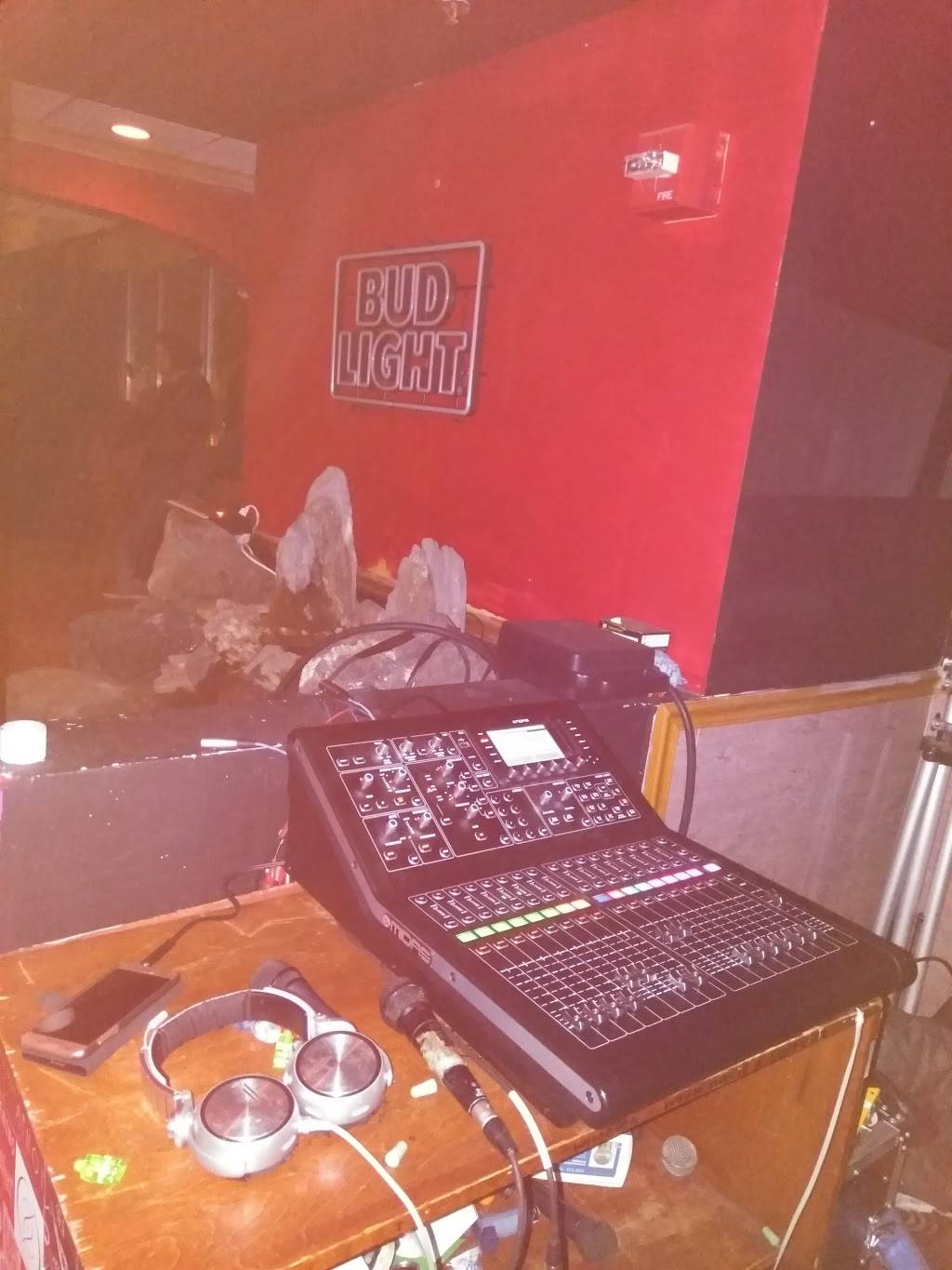 The Bungalow Bar & Grill | restaurant | 333 Valley St, Manchester, NH 03103, USA | 6037921111 OR +1 603-792-1111