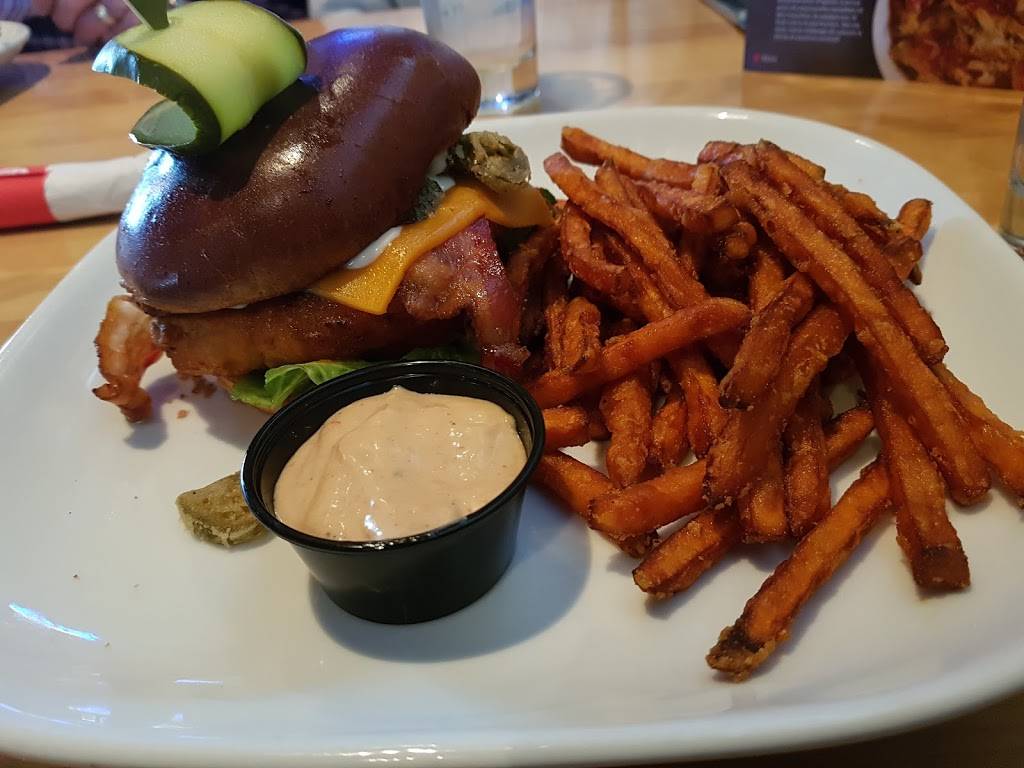 Boston Pizza | restaurant | 550 Rue Jean-Paul-Perrault, Sherbrooke, QC J1L 3A6, Canada | 8195650606 OR +1 819-565-0606