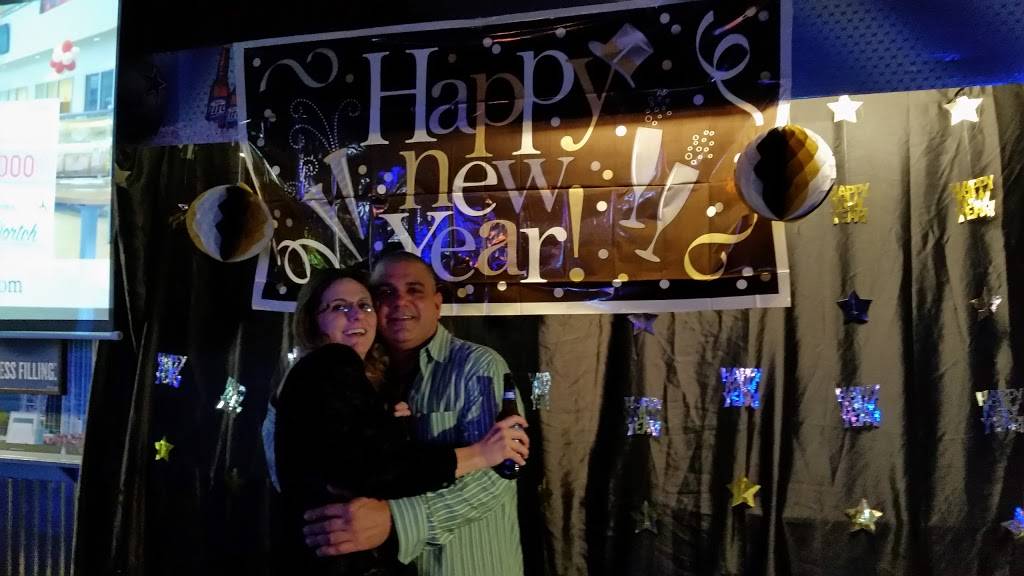 Canucks Bar and Grill | restaurant | 1102 Texas St, Lewisville, TX 75057, USA | 9724367000 OR +1 972-436-7000