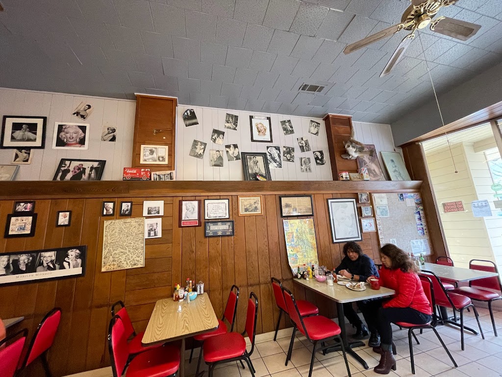 Rauls Striper Cafe | cafe | 210 Main St, Rio Vista, CA 94571, USA | 7073744861 OR +1 707-374-4861