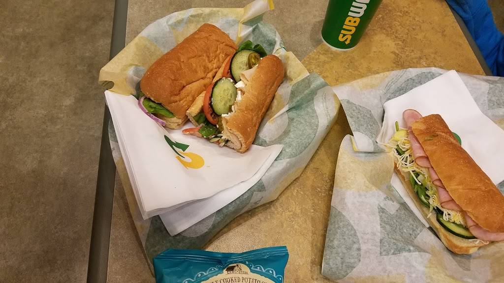 Subway | restaurant | 5252 Elmore Avenue, Davenport, IA 52807, USA | 5638230700 OR +1 563-823-0700