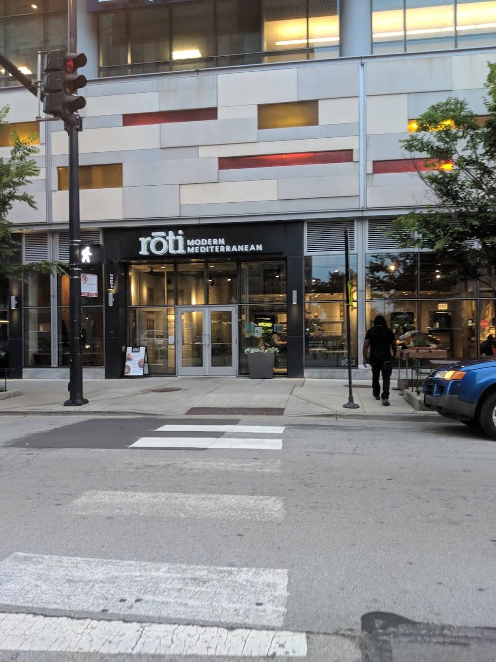 Roti Modern Mediterranean | restaurant | 1526 E 53rd St, Chicago, IL 60615, USA | 7739065582 OR +1 773-906-5582