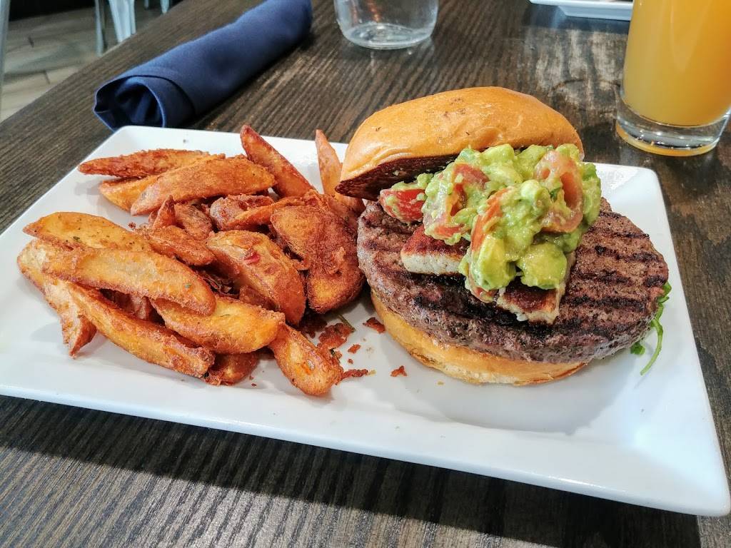 Aviators Sports Bar & Bar-B-Que | restaurant | 8500 Peña Blvd, Denver, CO 80249, USA | 3033426865 OR +1 303-342-6865