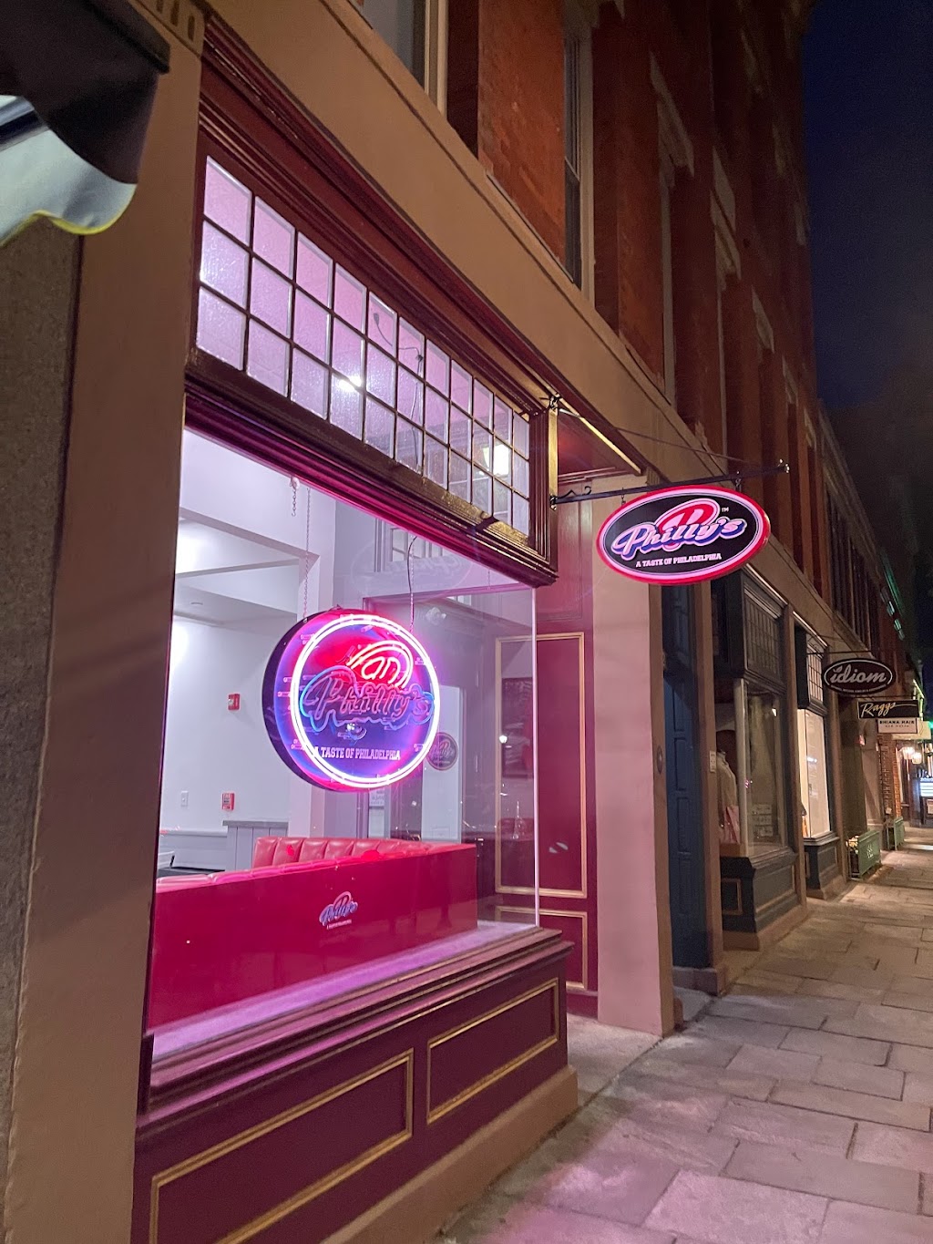 Phillys A Taste of Philadelphia | restaurant | 1008 Chapel St, New Haven, CT 06510, USA | 2032087770 OR +1 203-208-7770