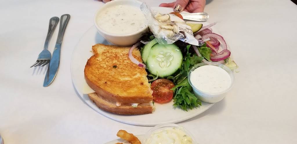 Vivolos Chowder House | restaurant | 127 Central Ave, Pacific Grove, CA 93950, USA | 8313725414 OR +1 831-372-5414