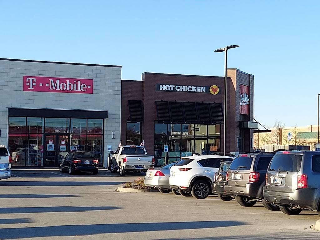 Joella’s Hot Chicken | restaurant | 1225 Veterans Pkwy Ste #700, Clarksville, IN 47129, USA | 8129137555 OR +1 812-913-7555